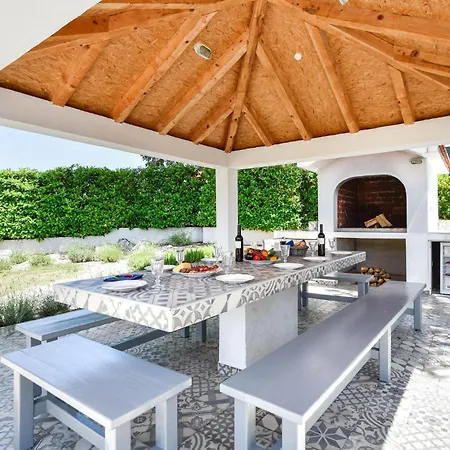 Five-bedroom In Bisko