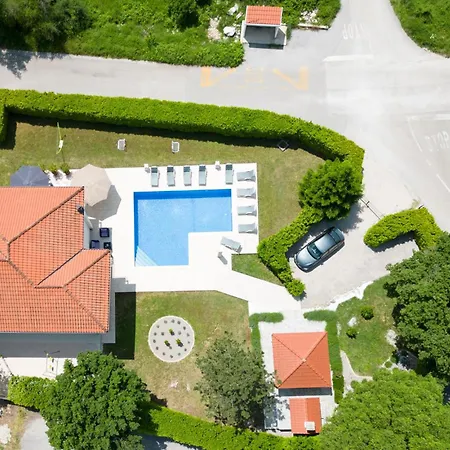 Five-bedroom In Feriehus Bisko
