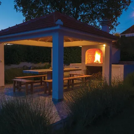 5 Bedroom Gorgeous In Semesterbostad Bisko
