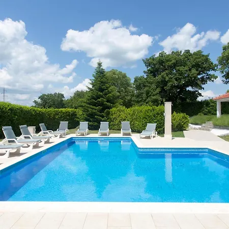 5 Bedroom Gorgeous In *