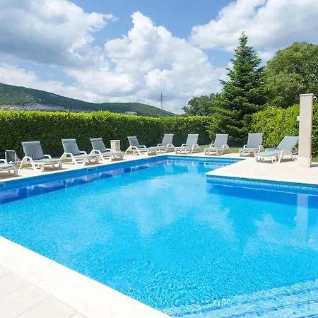 5 Bedroom Gorgeous In
