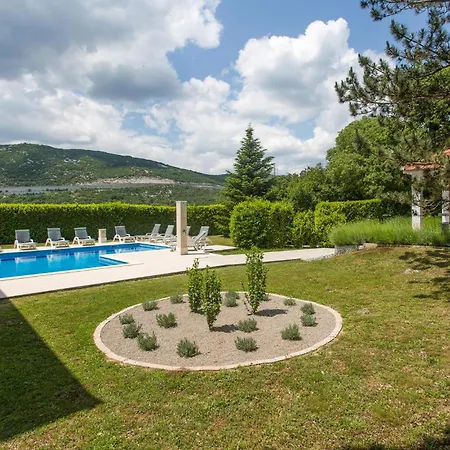 5 Bedroom Gorgeous In Semesterbostad