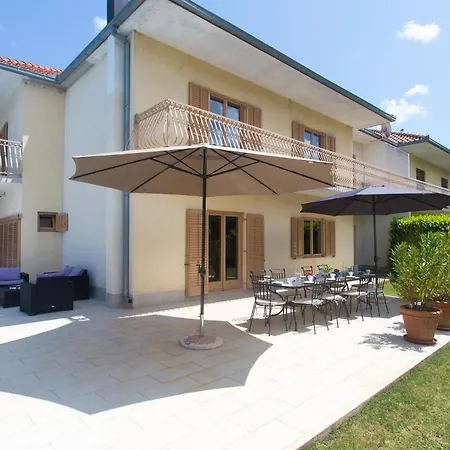 Semesterbostad 5 Bedroom Gorgeous In