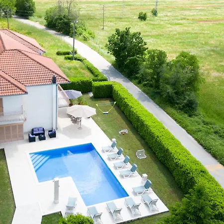 5 Bedroom Gorgeous In Semesterbostad *