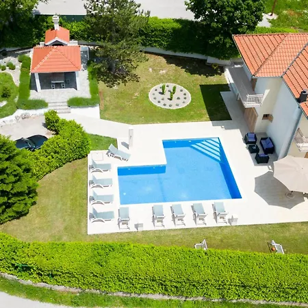 5 Bedroom Gorgeous In Semesterbostad Bisko